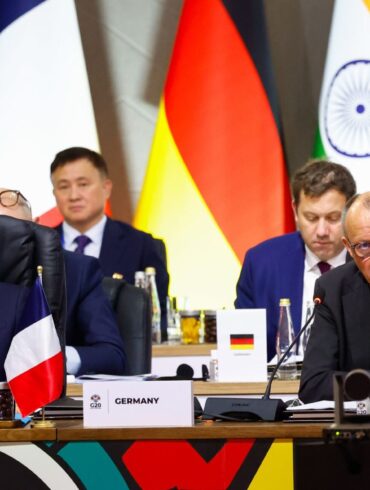 Keine erzwungene Kapitulation: Der französische Präsident Emmanuel Macron und Kanzler Friedrich Merz wollen versuchen, das Schlimmste zu verhindern.