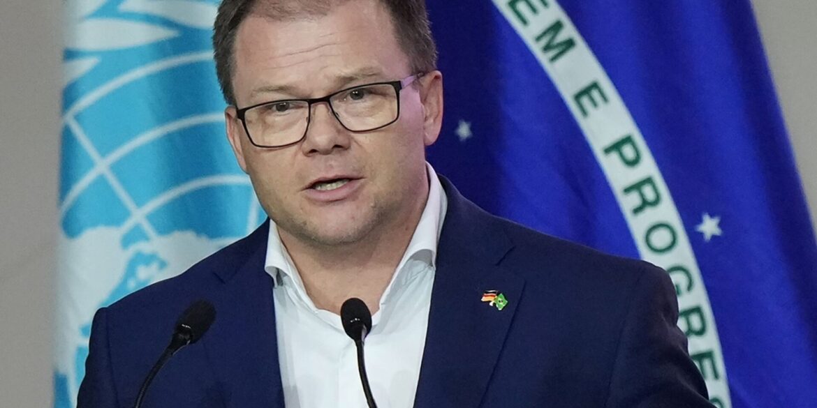 Umweltminister Carsten Schneider sagte, es gehe darum, sich von fossilen Energieträgern «zu befreien».