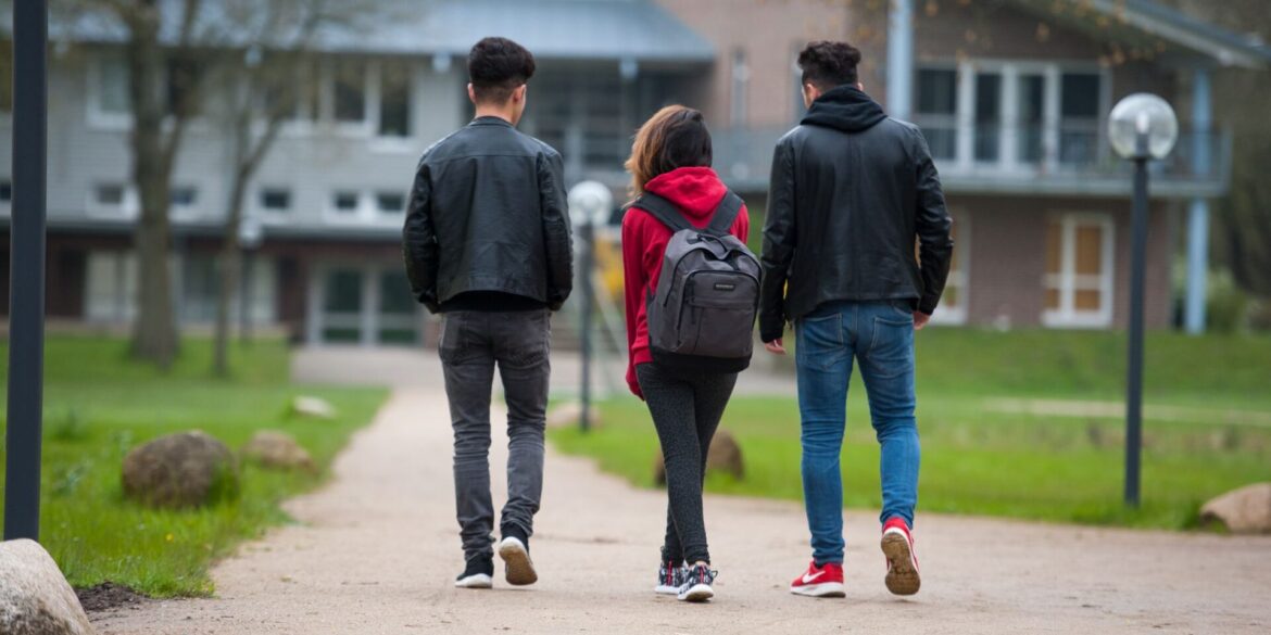 Syrische Geflüchtete auf dem Schulweg. (Archivfoto aus Niedersachsen)