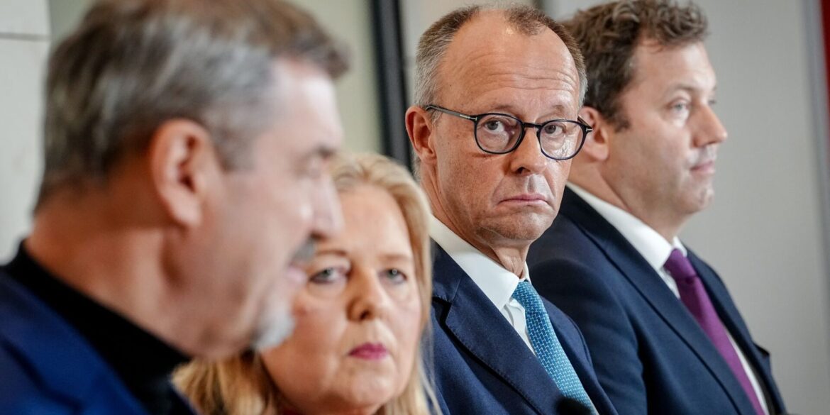 Auch die ältere Generation sieht die Rentenpolitik der Bundesregierung kritisch. (Archivbild)