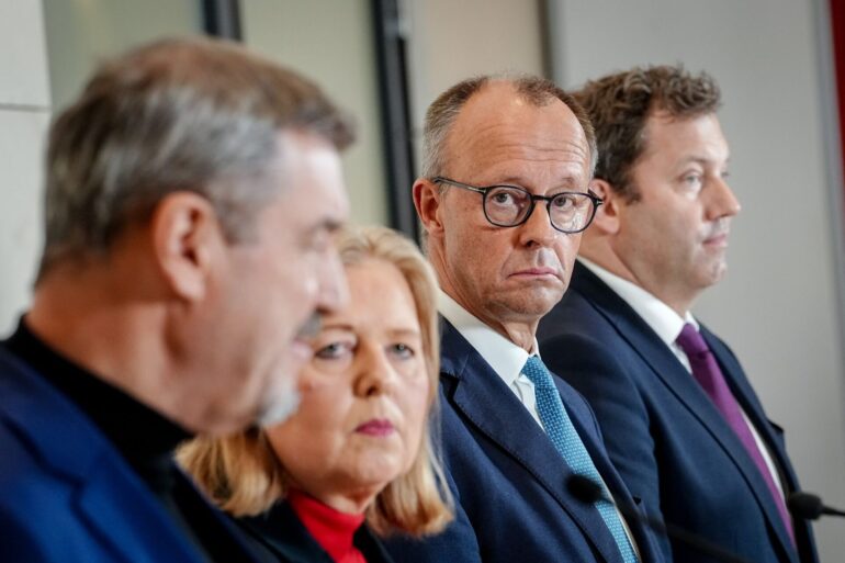 Auch die ältere Generation sieht die Rentenpolitik der Bundesregierung kritisch. (Archivbild)