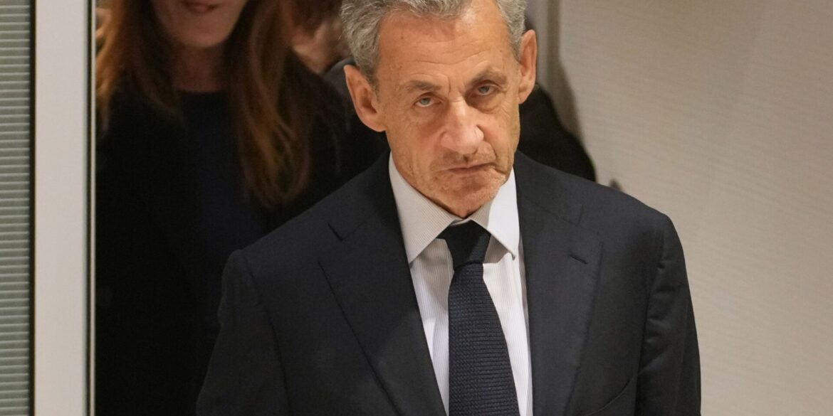 Frankreichs Ex-Präsident Sarkozy muss eine weitere Haftstrafe verbüßen. (Archivbild)