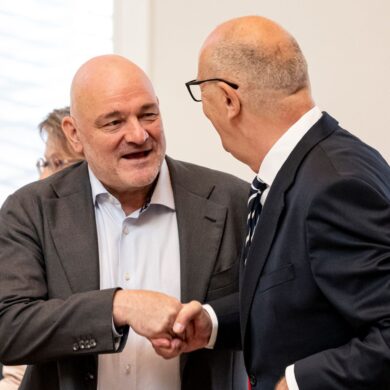 Die SPD/BSW-Koalition mit Ministerpräsident Dietmar Woidke (SPD) und Vize-Regierungschef Robert Crumbach (BSW) berät über zwei in der BSW-Fraktion umstrittene Medienstaatsverträge (Archivbild).