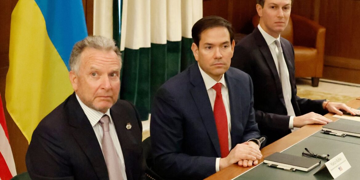 Auf US-Seite verhandeln unter anderem Außenminister Marco Rubio (M.) und der Sondergesandte Steve Witkoff (l.).