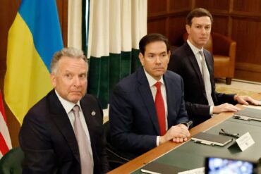 Auf US-Seite verhandeln unter anderem Außenminister Marco Rubio (M.) und der Sondergesandte Steve Witkoff (l.).