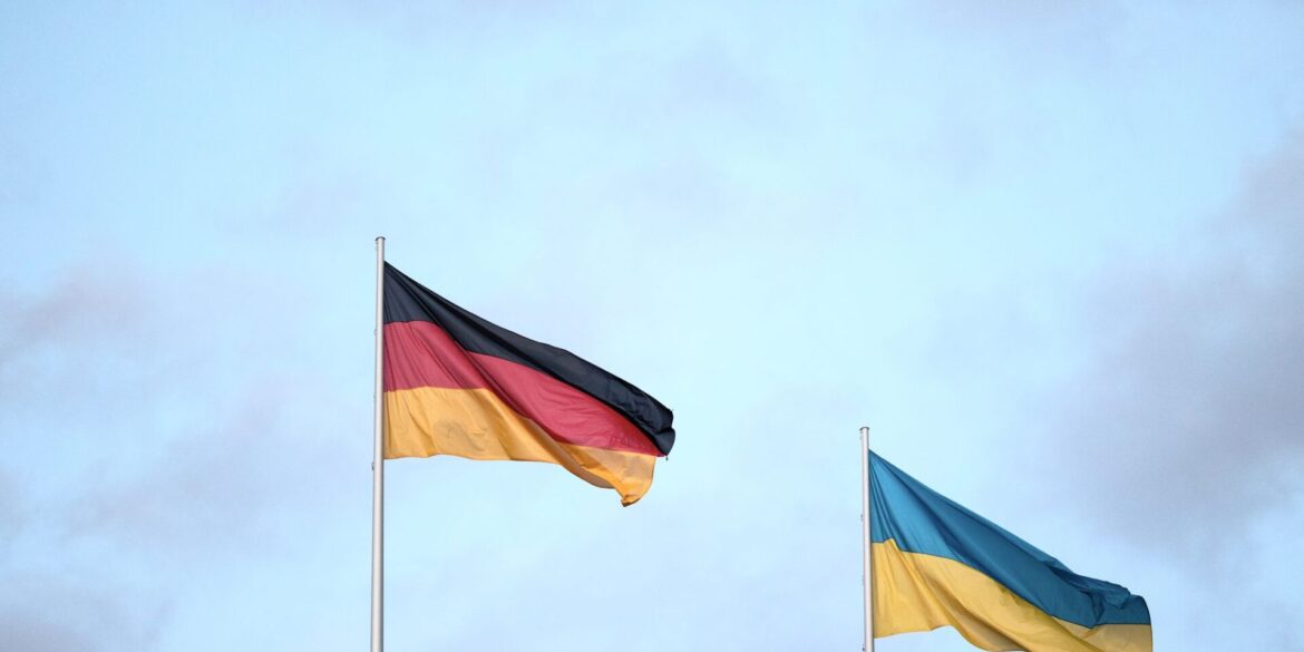 Der Status vieler Ukrainerinnen und Ukrainer in Deutschland ändert sich. (Symbolbild)