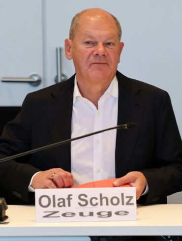 Ex-Kanzler Olaf Scholz (SPD) sagte im Schweriner Untersuchungsausschuss zur Nord Stream 2-Pipeline für russisches Erdgas aus.