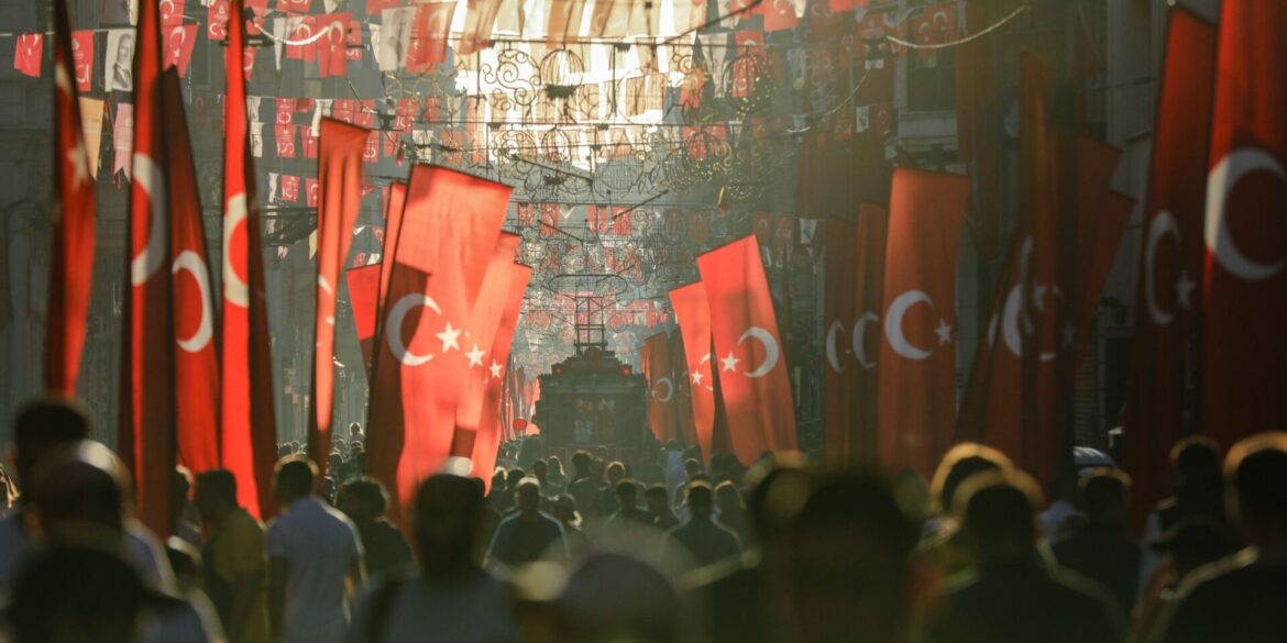 Streetfood und gerade die gefüllten Muscheln gehören für viele zu einem Besuch in Istanbul dazu. (Symbolbild)