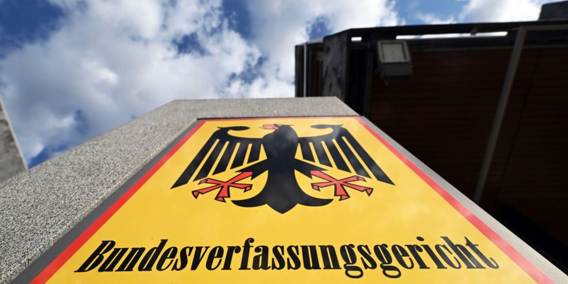 Karlsruhe hat eine Beschwerde von Intensivmedizinern geprüft. (Archivbild)