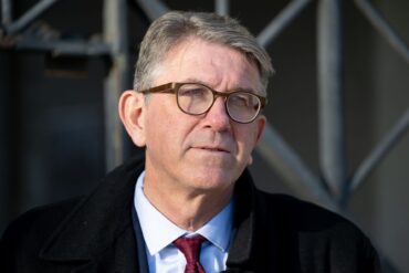 Die Übertragung von Weimers Geschäftsanteilen soll bis Jahresende vollzogen sein.