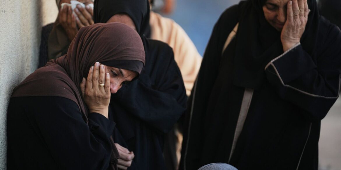 Die von der Hamas kontrollierte Gesundheitsbehörde im Gazastreifen geht davon aus, dass noch zahlreiche Tote unter Trümmern verschüttet sind. (Archivbild)