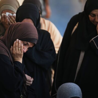 Die von der Hamas kontrollierte Gesundheitsbehörde im Gazastreifen geht davon aus, dass noch zahlreiche Tote unter Trümmern verschüttet sind. (Archivbild)