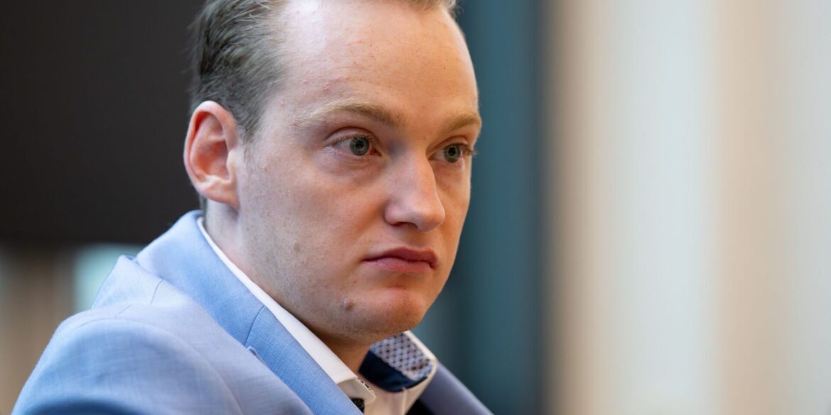 Der Angeklagte muss nach der Entscheidung des Gerichts für die bisherige Haft entschädigt werden. (Archivbild)