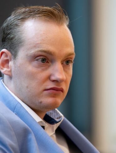 Der Angeklagte muss nach der Entscheidung des Gerichts für die bisherige Haft entschädigt werden. (Archivbild)