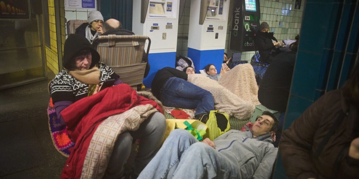Fast jede Nacht raubt Luftalarm den Menschen auch in Kiew den Schlaf.