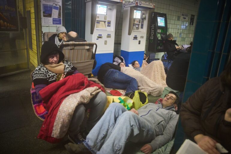 Fast jede Nacht raubt Luftalarm den Menschen auch in Kiew den Schlaf.