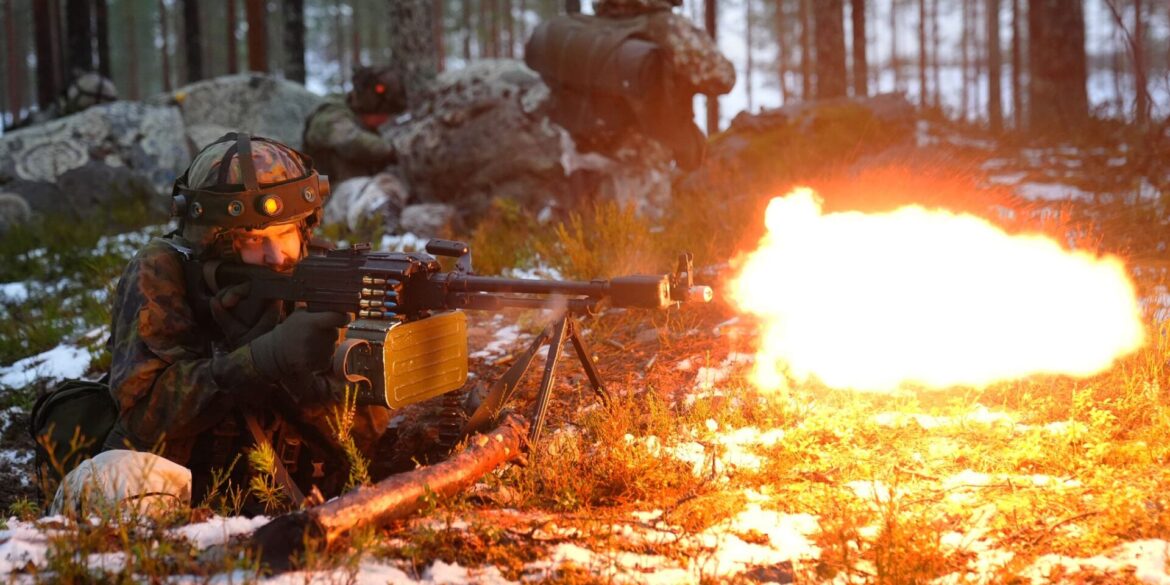 Abwehrbereit - die finnische Armee übt an der Nato-Grenze zu Russland.