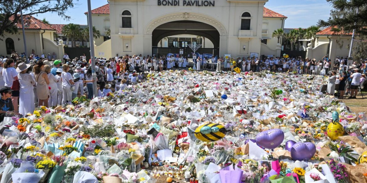 In Australien gedenken die Menschen der 15 Todesopfer des Terroranschlags auf ein jüdisches Fest am Bondi Beach vor einer Woche.