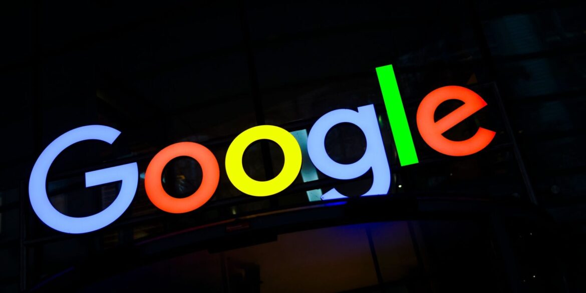 Google könnte nach Ansicht der EU-Kommission auf dem KI-Markt gegen Wettbewerbsrecht verstoßen haben. (Archivbild)