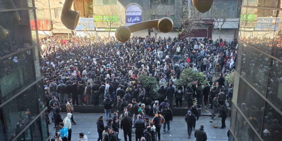 Die Proteste hatten am Sonntag begonnen, nachdem die Landeswährung Rial innerhalb weniger Stunden auf ein neues Rekordtief gefallen war. (Archivbild)