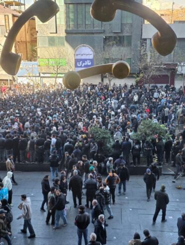 Die Proteste hatten am Sonntag begonnen, nachdem die Landeswährung Rial innerhalb weniger Stunden auf ein neues Rekordtief gefallen war. (Archivbild)