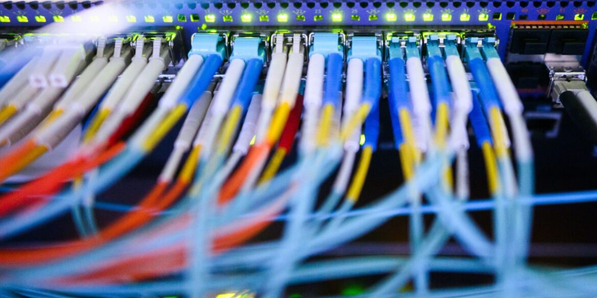 Was würde passieren, wenn von der AfD eingesetzte Beamte auf sicherheitsrelevante Daten zugreifen könnten, fragen sich Innenpolitiker anderer Parteien. (Symbolbild)