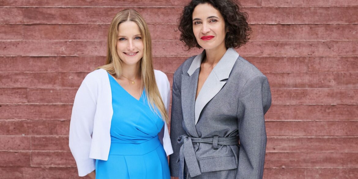 Die US-Regierung hat ein Einreiseverbot gegen die beiden HateAid-Geschäftsführerinnen Josephine Ballon (links) und Anna-Lena von Hodenberg wegen angeblicher Zensur amerikanischer Online-Plattformen verhängt. (Archivbild)