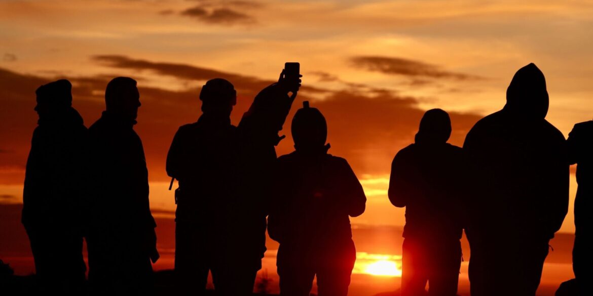 Wintersonnenwende: Wanderer erleben auf dem Brocken im Harz den Sonnenaufgang am kürzesten Tages des Jahres.