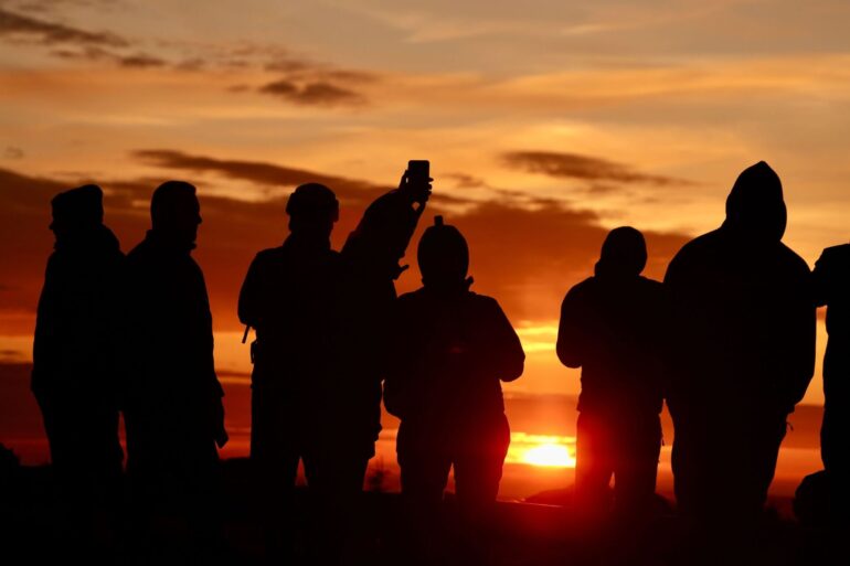 Wintersonnenwende: Wanderer erleben auf dem Brocken im Harz den Sonnenaufgang am kürzesten Tages des Jahres.
