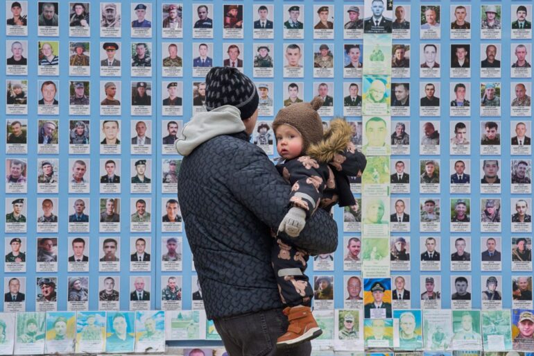 Die Ukraine hat viele Tote zu beklagen und wartet sehnlich auf Frieden.