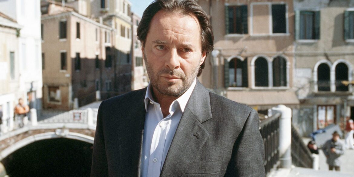 Als Commissario Brunetti löste Kockisch Kriminalfälle in der malerischen Kulisse von Venedig.