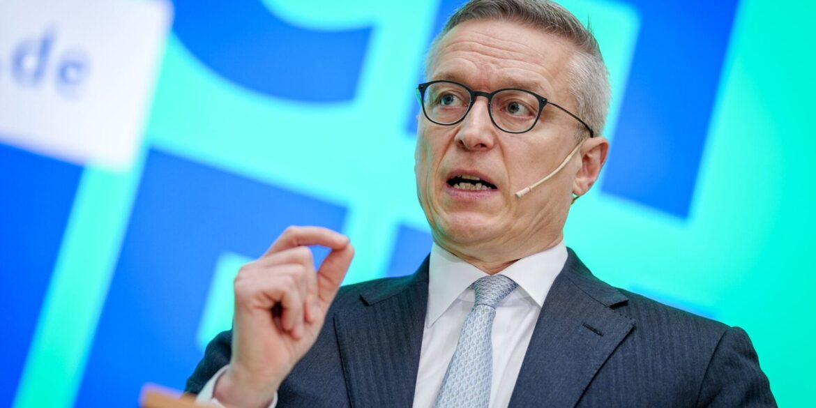Digitalminister Karsten Wildberger (CDU) erwartet große gesellschaftliche Veränderungen durch die zunehmende Rolle von KI. (Archivbild)