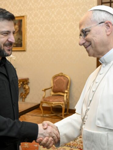 In Rom traf Selenskyj zunächst Papst Leo.