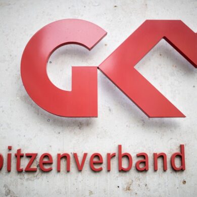 Der GKV-Spitzenverband, Vertreter der gesetzlichen Krankenkassen, streitet mit dem Bund um Milliardenkosten für Bürgergeldempfänger. (Archivbild)