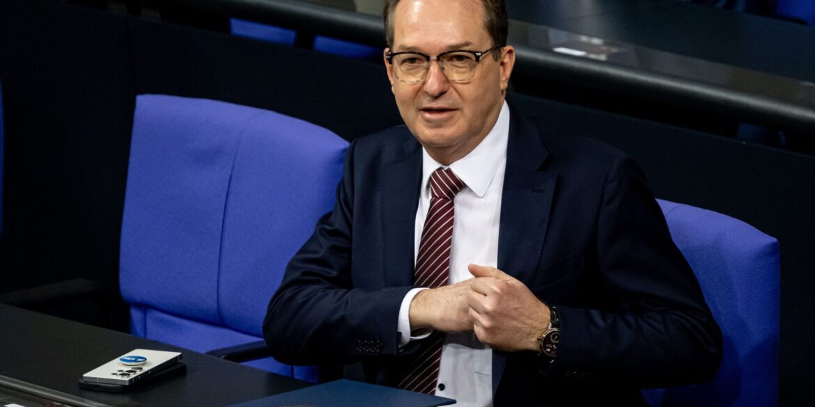 Bundesinnenminister Alexander Dobrindt (CSU) plädiert für härtere Strafen. (Archivbild)