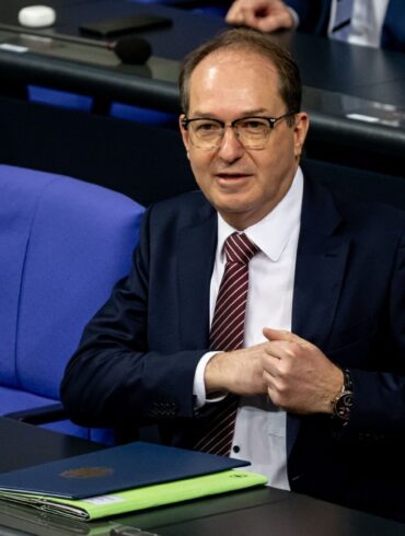 Bundesinnenminister Alexander Dobrindt (CSU) plädiert für härtere Strafen. (Archivbild)