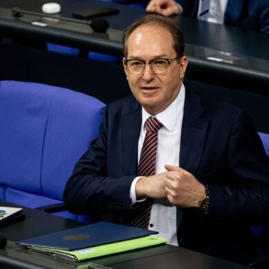 Bundesinnenminister Alexander Dobrindt (CSU) plädiert für härtere Strafen. (Archivbild)
