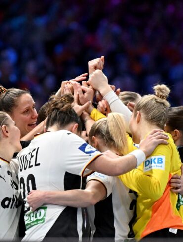 Deutschlands Handballerinnen kehren mit WM-Silber nach Hause zurück.