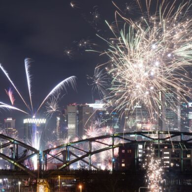 Gut jeder fünfte Bundesbürger will laut einer neuen Umfrage zum Jahreswechsel privates Feuerwerk zünden. (Archivbild)