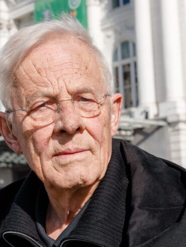 Becker feierte sowohl auf der Bühne als auch im Film und im Fernsehen Erfolge.