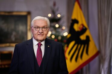 «Wir brauchen Mut, um immer wieder neu anzufangen», sagte Bundespräsident Frank-Walter Steinmeier in seiner vorab veröffentlichten Weihnachtsansprache.
