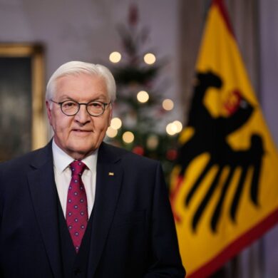 «Wir brauchen Mut, um immer wieder neu anzufangen», sagte Bundespräsident Frank-Walter Steinmeier in seiner vorab veröffentlichten Weihnachtsansprache.