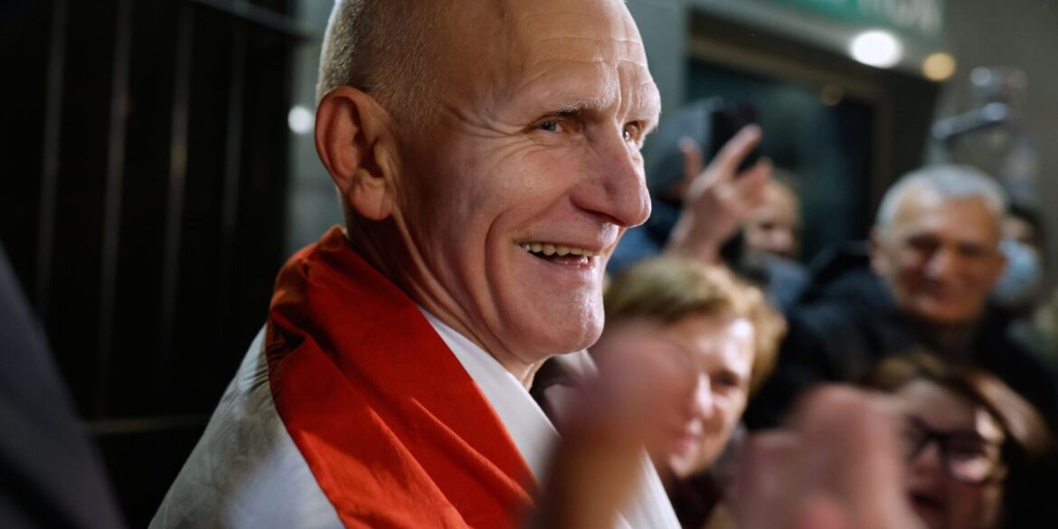 Der Friedensnobelpreisträger Alex Beljazki ist wieder in Freiheit.
