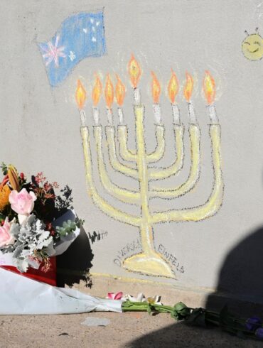 Australien gedenkt der Opfer des Terroranschlags auf ein jüdisches Fest vor einer Woche.