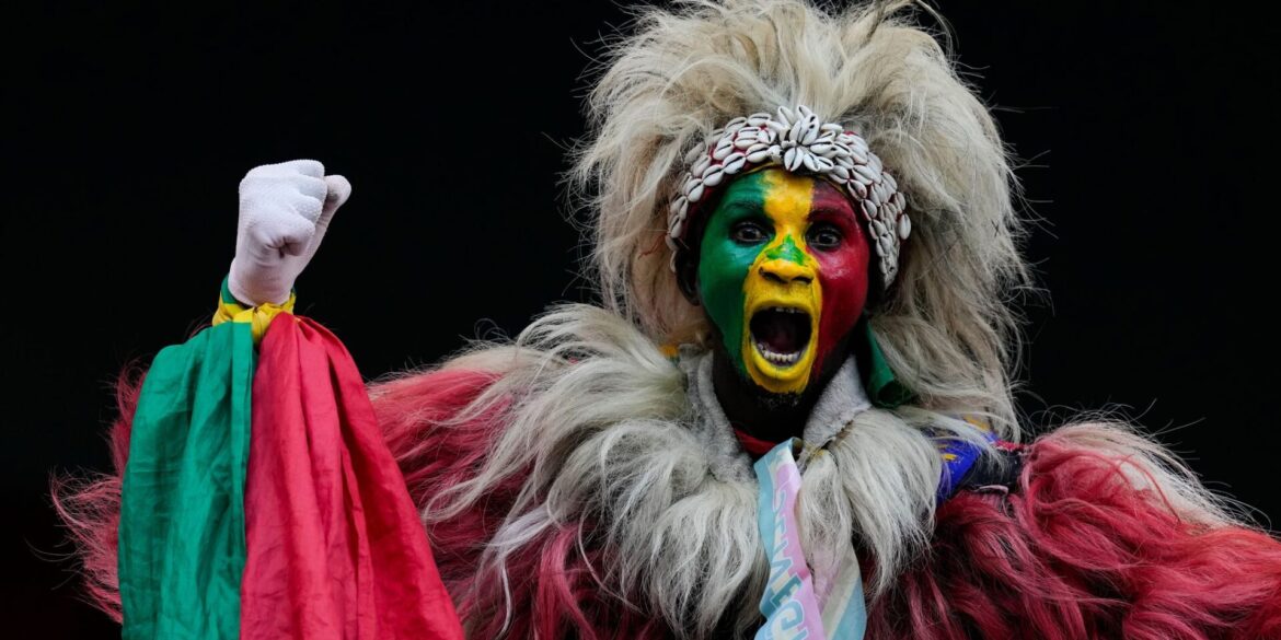 Afrika Cup: Ein Senegal-Fan reagiert bei dem Vorrundenspiel der Gruppe D gegen DR Kongo am 2. Spieltag.