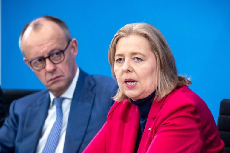 Kanzleramt und Bundesarbeitsministerium schlagen die beiden Vorsitzenden der Rentenkommission einvernehmlich vor. (Archivbild)