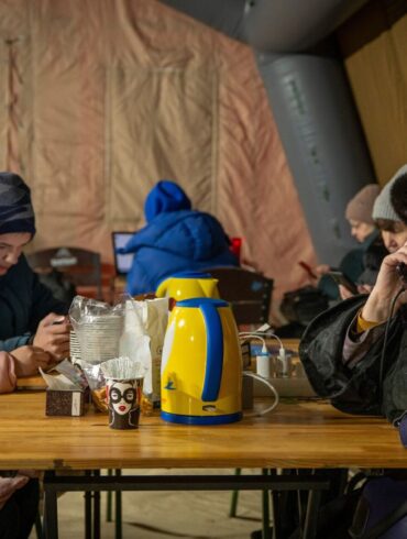 Aufwärmpunkte sollen den Ukrainern durch die schwere Zeit nach russischen Luftangriffen helfen.