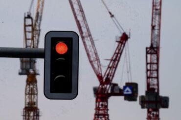 Es sieht wieder etwas schlechter aus. Die Bundesregierung senkt die Wachstumsprognose für dieses Jahr. (Symbolbild)