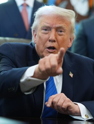 Weitere Kriegsschiffe seien unterwegs in Richtung Iran, sagt US-Präsident Donald Trump.