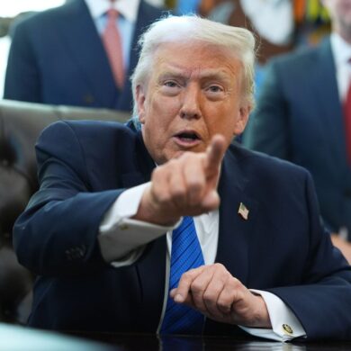 Weitere Kriegsschiffe seien unterwegs in Richtung Iran, sagt US-Präsident Donald Trump.